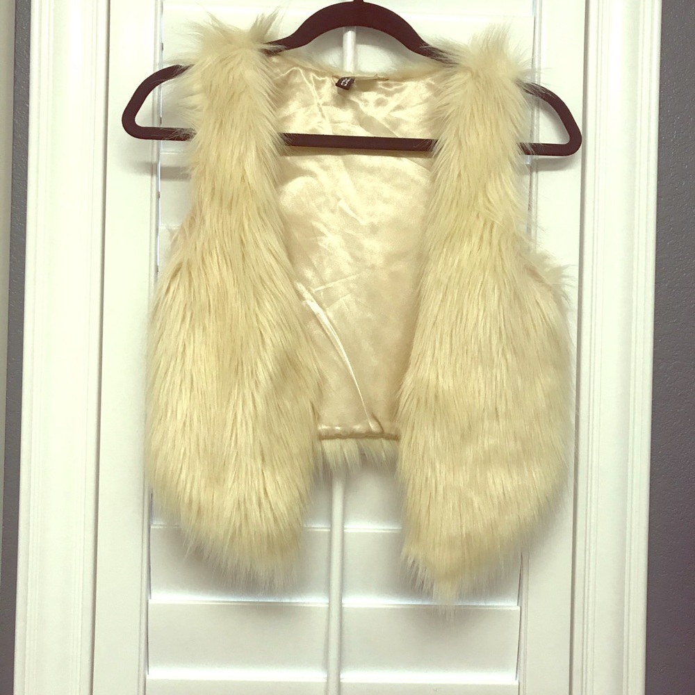 Cream colored H&M faux fur vest